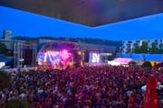 Wie man auf dem Platz feiern kann, hat etwa das Konzert von Lo und Leduc am letzten Freitag gezeigt. (Bild Christian H. Hildebrand)