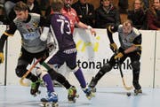André Da Costa (am Ball) im Match des RHC Uri gegen Biasca. (Bild: Urs Hanhart (Seedorf, 10. Dezember 2017))