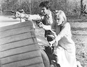 Die Schauspieler Faye Dunaway und Warren Beatty mit ihren Colts im Filmklassiker «Bonny & Clyde». (Bild: Getty)