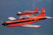 Geht es nach der GSoA, soll der Pilatus-Flieger des Typs PC-7 als Kriegsmaterial eingestuft werden. (Bild: pd)