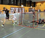 Der Sarnen-Finne Lauri Liikanen (links) ist in bester Torlaune. (Bild: Simon Abächerli)