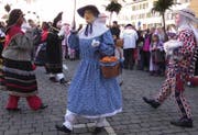 Nüsseln auf dem Hauptplatz in Schwyz. (Bild: Geri Holdener, Bote der Urschweiz)