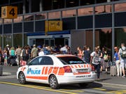Ein Bombenalarm am Flughafen Genf sorgte für ein Grossaufgebot an Sicherheitskräften. (Archivbild) (Bild: KEYSTONE/MARTIAL TREZZINI)