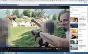 «Meine Ehre heisst Treue»: Stève Cao, hier auf dem Rütli am 1. August dieses Jahres, trägt auf dem Unterarm den Leitspruch der SS. (Bild: Facebook)