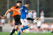 Der FC Sursee mit Labinot Aziri (rechts) ist nicht zu beneiden: In vier von sechs Partien, so auch hier beim 0:4 in Schötz, blieb der Verein torlos. (Bild Philipp Schmidli)
