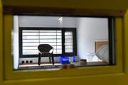 Eine Zelle des Zentralgefängnisses Lenzburg. (Bild: Walter Bieri/Keystone)