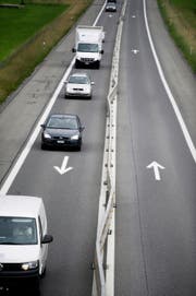 Die verformten Leitplanken auf der A 8. (Bild Corinne Glanzmann)