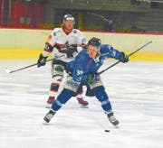 Luzern-Center Sandro Spinner setzt zu einem Schuss auf das gegnerische Tor an. (Bild: Michael Wyss (Luzern, 10. März 2018))