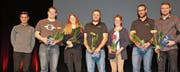 Sieben der 42 am vergangenen Freitag im Theater Uri geehrten Urner Einzel- und Teamsportler; von links: Reto Indergand (Mountainbike), Andi Imhof (Schwingen), Aline Danioth (Ski alpin), Roman Schneider (Radball), Jolanda Annen (Triathlon), Dominik Planzer (Radball) und Nicolas Christen (Ringen). (Bilder: Paul Gwerder (Altdorf, 17. Februar 2017))