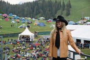 Die amerikanische Countrysängerin Danni Leigh (47) vor ihrem Auftritt gestern am Open Air. (Bild: Martin Uebelhart)