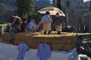 Auch das Fernsehen ist dabei, wenn die kleinen Schwinger die Tradition hochhalten. (Bild: Birgit Scheidegger (Lungern, 27. Februar 2017))