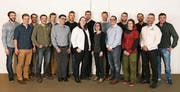 Beförderungen Dätwyler Sealing Solutions; von links; Markus Jauch, Thomas Schuler, Iwan Herger, Patrik Denier, Adrian Arnold, Roland Regli, Nino Gisler, Nadine Renner, Joachim Proetel, Kerstin Wiss, Stephan Ruhl, Michael Gisler, Pascal Wipfli, Joanne Favre-Bulle, Florian Arnold, Aleksandar Jovanovic und Rahim Bitiq. (Bild: PD (Altdorf, 7. Dezember 2017))