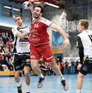 Nikola Perovic (am Ball): Der Serbe fällt beim BSV Stans durch eine schier unglaubliche Abschlussquote auf. (Bild: Philipp Schmidli (Stans, 17. März 2018))