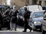 In der Schweiz und in Frankreich sind mehrere Personen bei einer Anti-Terror-Aktion festgenommen worden. (Symbolbild) (Bild: KEYSTONE/AP/CLAUDE PARIS)