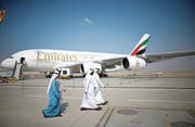 Eine Maschine des Typs A380 auf dem Flughafen von Dubai. (Bild: Christopher Furlong/Getty (18. November 2013))