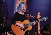 Die Gereifte: die 60-jährige Mary Chapin Carpenter. (Bild: Slaven Vlasic/Getty)