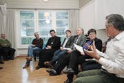 Therese Rotzer leitete als Co-Präsidentin der Alzheimervereinigung eine prominent besetzte Runde zum Thema. (Bild: Marion Wannemacher (Neue Obwaldner Zeitung))