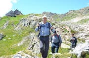 Paul Dubacher auf dem Weg zum symbolischen Projektstart. (Bild: Elias Bricker / Neue UZ)