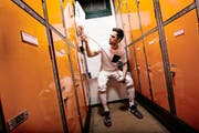 En garde: Max Heinzer in der Garderobe seines Trainingsstandorts in Zürich.
