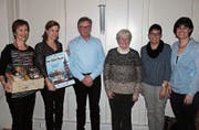 Franziska Dahinden (Zweite von links) zusammen mit der ehemaligen Aktuarin, Ursula Zurkirchen, Isidor Baumann, Helen Fumasoli, Silvia Planzer und Gret Wipfli (von links). (Bild: Robi Kuster (16. März 2018))
