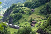 Auf der Bergstrecke soll es auch nach der Neat- Eröffnung gute Zugverbindungen geben. (Bild: Keystone/Gaetan Bally)
