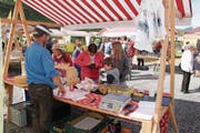 An 24 Ständen konnten die Marktbesucher regionale Produkte kaufen. (Bild: Paul Gwerder (Klausenpass, 13. August 2017))