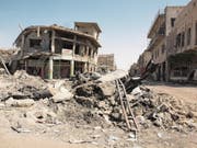 Ganze Quartiere in Mossul sind zerstört. Und noch immer halten sich IS-Kämpfer darin verschanzt. (Bild: Cedric Rehman)