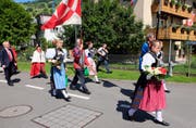 Nidwaldner Kantonalschützenfest: Umzug zum offiziellen Festakt beim Seeplätzli Ennetbürgen - mit BR Ueli Maurer (ganz links) (Bild: Leserbild / Sepp Bernasconi)