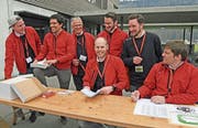 Orienteriungstrag der Armee in Alpnach: Die Moderatoren der Armee in «Ziviluniform». (Bild: Robert Hess (Alpnach, 16. März 2018))