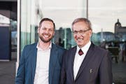 Michael Schönbächler (links) mit Vorgänger Emil Wallimann. (Bild: PD)