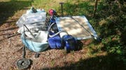 Der im Naturschutzgebiet beim Schlierensammler entsorgte Abfall. Bild: PD