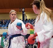 Kämpft sich fast mühelos zu Siegen: Fabienne Kaufmann (links) glänzt mit ihrer Stilsicherheit. Bild: PD (Sursee, 12. März 2017)