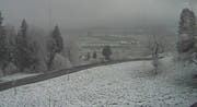 Eine live-Aufnahme der Swisswebcam.ch zeigt Schneefall in Menzingen im Kanton Zug. (Bild: Swisswebcams.ch)
