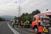 Nach dem Unfall bei Küssnacht brachte die Rega die 73-jährige Verunfallte ins Spital. (Bild: Kantonspolizei Schwyz)