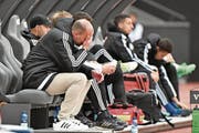 Mag kaum noch hinschauen: FCL-Trainer Markus Babbel. (Bild: Martin Meienberger/Freshfocus (Zürich, 22. April 2017))