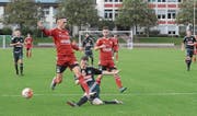 Der FC Bazenheid (rot) steht unangefochten an der Tabellenspitze in der 2. Liga, Gruppe 2. (Bild: Beat Lanzendorfer)
