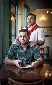 Generationenwechsel: Mahmut Özdemir übergibt das «Limon» seinem Sohn Aydin. (Bild: Michel Canonica)