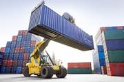 Aus dem Toggenburg in die Welt: Im vierten Quartal 2017 exportierten Toggenburger Firmen mehr als im entsprechenden Vorjahreszeitraum. (Bild: Fotolia)