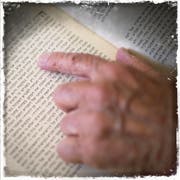 Das Buch «Halacha», Ben-Chorins «Wegweiser». (Bild: Benjamin Manser (Benjamin Manser))