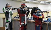 Hanspeter Künzli, Hansueli Mettler und Nina Kuratli bereiten sich auf die Ostschweizer Meisterschaften in Ebnat-Kappel vor. (Bild: Sabine Schmid)
