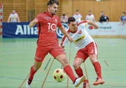 Zweikampf im letztjährigen Final zwischen dem FC Rapperswil-Jona und dem FC Amriswil. (Bild: Ralph Ribi)
