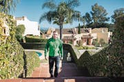 Silvan Gönitzer im Teamhotel in Sotogrande: Am Mittwoch genoss die Mannschaft des FC St. Gallen einen freien Nachmittag. (Bild: Urs Bucher)