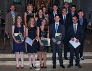 Klasse 4NP: (Hintere Reihe von links) Patrik Good (Klassenlehrer), Gabriela Frehner, Eichberg; Anja Kühnis, Rebstein; Andrea Germann, Goldach; Elias Pareth, Widnau; Raphael Sieber, Balgach; Manuel Pulfer, Heerbrugg; Mischa Brander, Berneck; Thomas Seitz, St. Margrethen. (Vordere Reihe von links) Martina Lehner, Widnau; Seraina Steiger, Diepoldsau; Julia Tobler, St. Margrethen; Janik Wild, Berneck; Nicola Fürer, Hinterforst. Auf dem Bild fehlen: Bexhet Bedzeti, St. Margrethen; Josia Buchegger, Buchs; Aulon Ramadani, Oberriet.