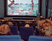 Die Plastik-Filmwochenschau im Kino Passerelle interessierte viele Besucherinnen und Besucher. (Bild: PD)