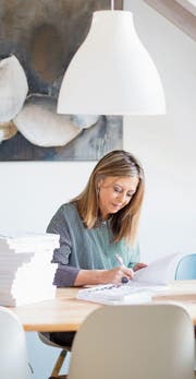 «Am Anfang war es eine Spielerei, doch dann hat es mich reingezogen», sagt Susan Osterwalder über ihr neues Buch. (Bilder: Mareycke Frehner)