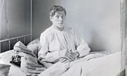 «Wie im Paradies» – Giovanni Pedersoli nach seiner Rettung im Kantonsspital St. Gallen. Aufgenommen am 12. Juli 1909, 11 Uhr mittags. (Bild: PD/Staatsarchiv St. Gallen)