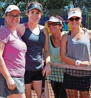 Die Finalistinnen des Frauen-Doppelfinals (von links): Die Siegerinnen Anja und Dorothea Kühnis, Rita Rohner und Daria Grob. (Bild: pd)