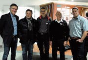 Erfolgreiche Wintersportler an der Vernissage: Karl Alpiger, Jean Wicki, Walter Steiner, Alfred Kälin und Beat Hefti (von links). (Bilder: Christiana Sutter)