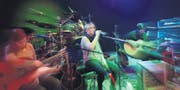 Die Popband A cup of Tea aus Winterthur spielt zum dritten Geburtstag des Aadorfer Konzertlokals AA-Jam. (Bilder: Rudolf Steiner)