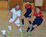 Valdet Istrefi (links) und der FC St. Margrethen setzten sich im Final gegen das bis dahin ebenfalls überzeugende Rheineck durch. (Bild: Yves Solenthaler)